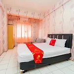 OYO 91025 Rendy Pelangi Rooms Citypark